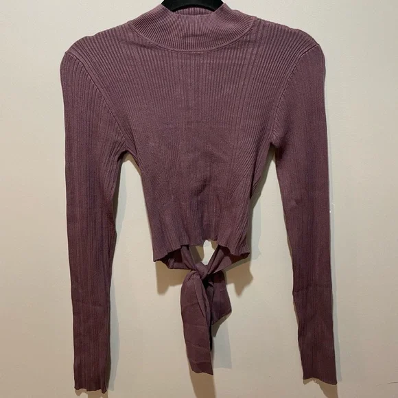 Open Back TurtleNeck - Picture 9 of 10